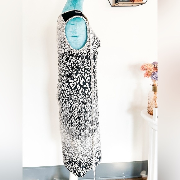 Stunning Carmen Marc Valvo Dress: Eye-Catching Patterns, Size S – Stand Out! - Picture 3 of 12